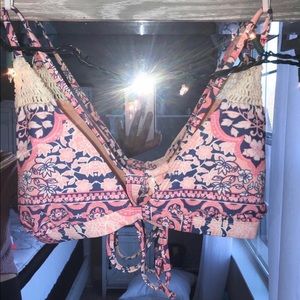 super cute bikini top!
